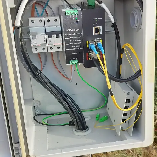 Mantenimiento de fibra óptica y electricidad — Cámara perimetral 2
