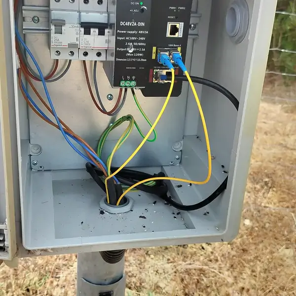 Mantenimiento de fibra óptica y electricidad — Cámara perimetral 4