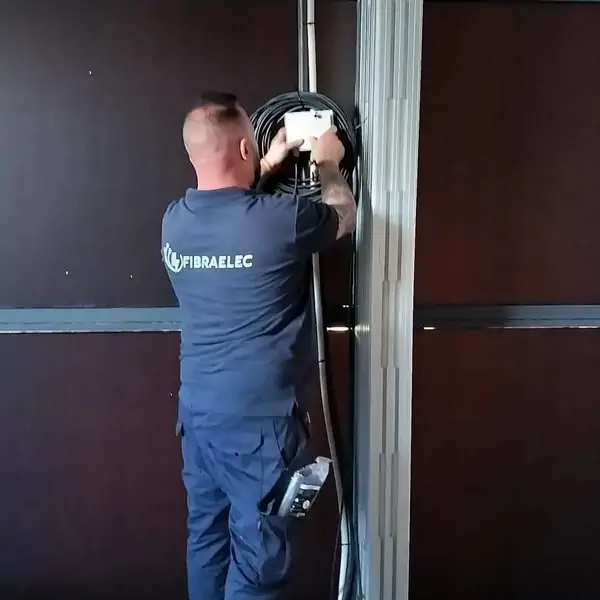 Operario de Fibraelec 1