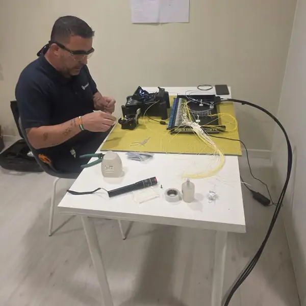 Operario de Fibraelec 2
